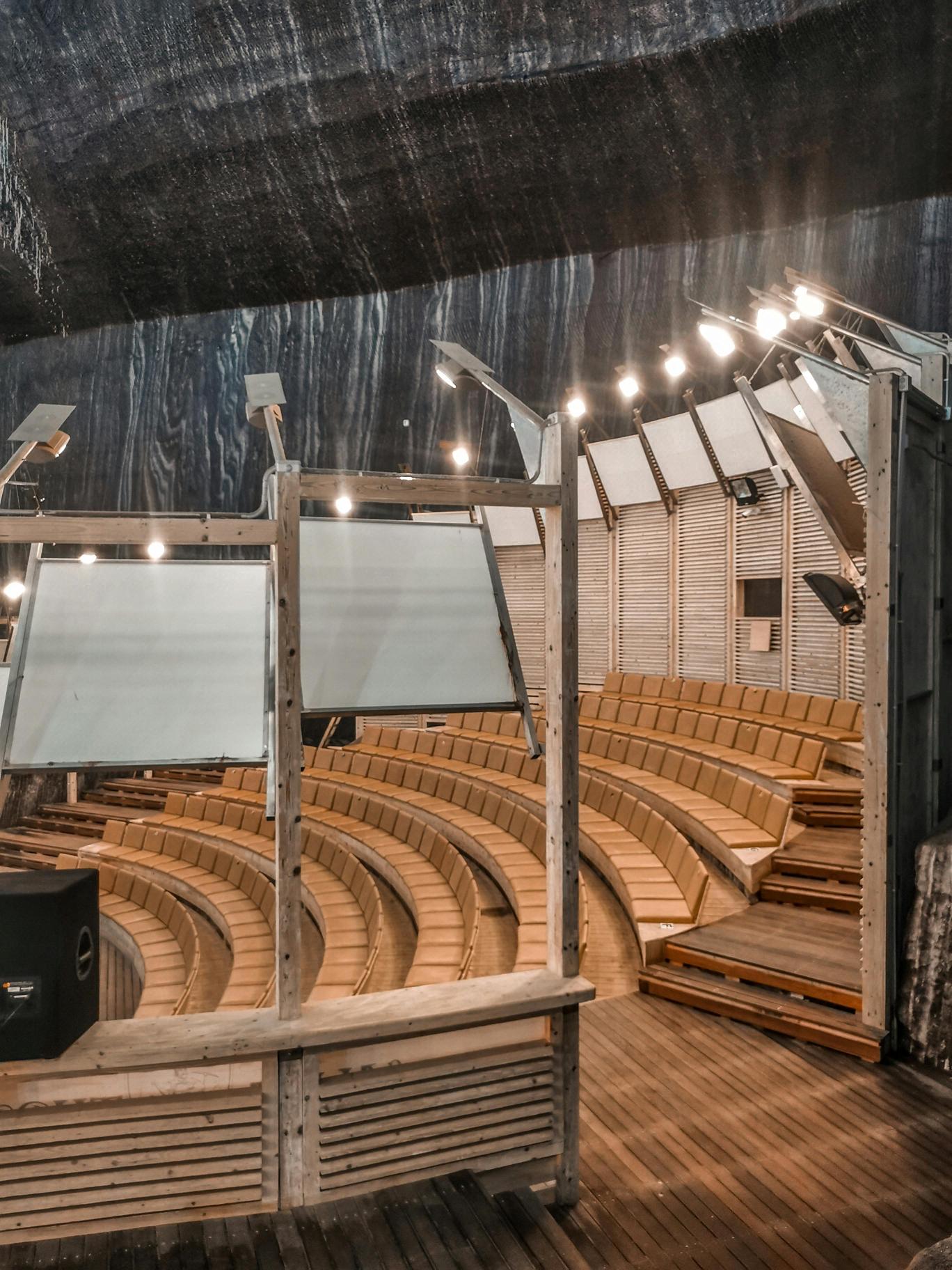 Architektura i wnętrza – odkryj piękno opolskiego teatru